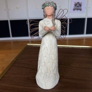 Willow Tree Angel of christmas spirit retired about 8”